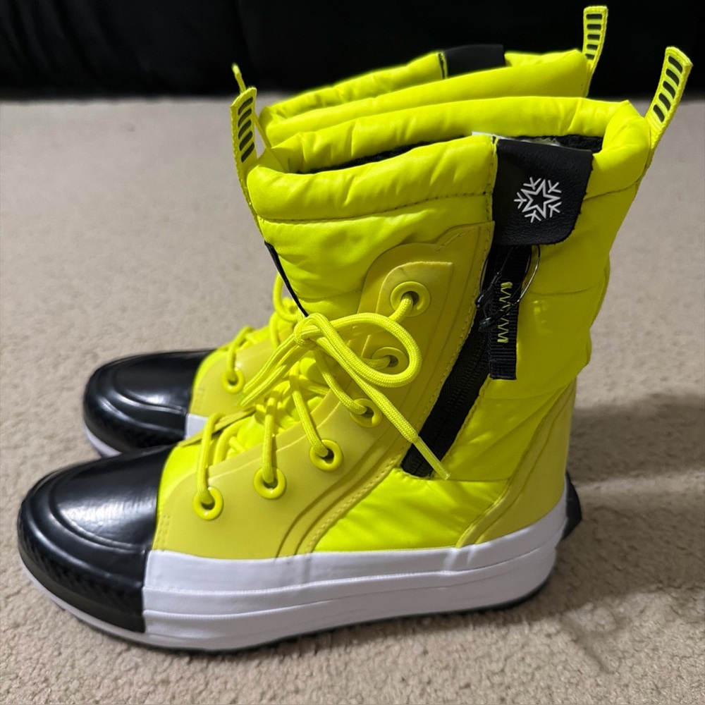 Converse Women’s 5.5 Chuck Taylor All Star MC WR Boot High Lemon Venom 569379C